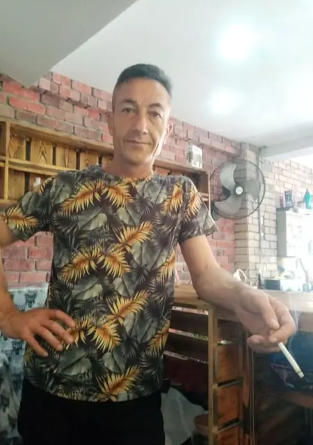 Я Erdin, 40, знакомлюсь для совместных путешествий в Стамбуле