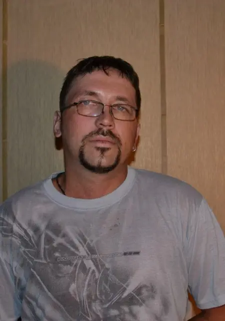 Я Антон, 42, из Луганска, ищу знакомства на одну ночь