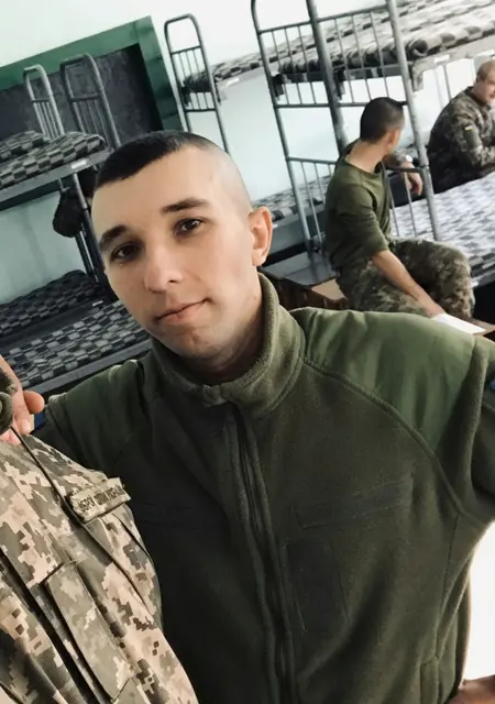 Алекс из Умани, ищу на сайте общение