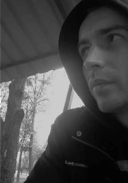 Я Ветал, 39 років з Харкова, шукаю знайомства без зобов'язань