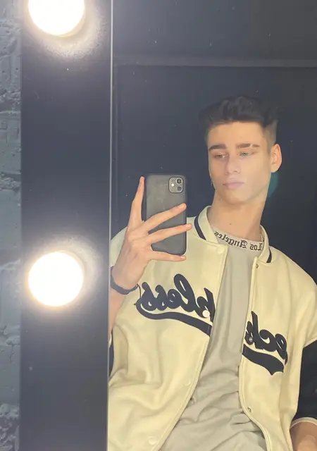 Я Дмитрий, 20, знакомлюсь на одну ночь в Анкаре