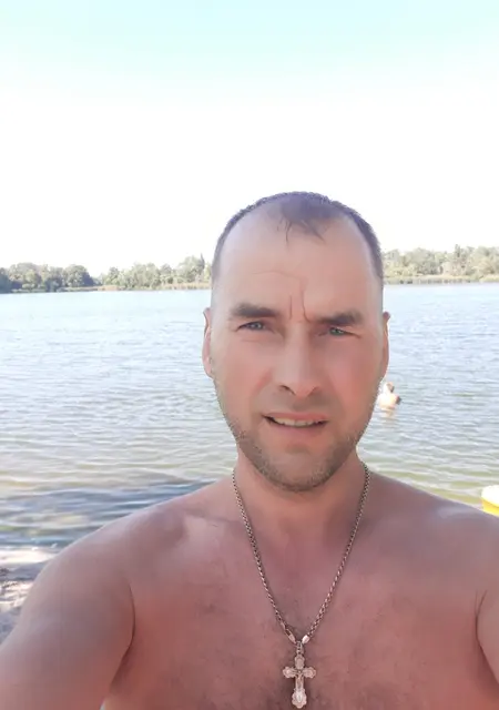Я Андрей, 43 років з Дніпра, шукаю знайомства без зобов'язань