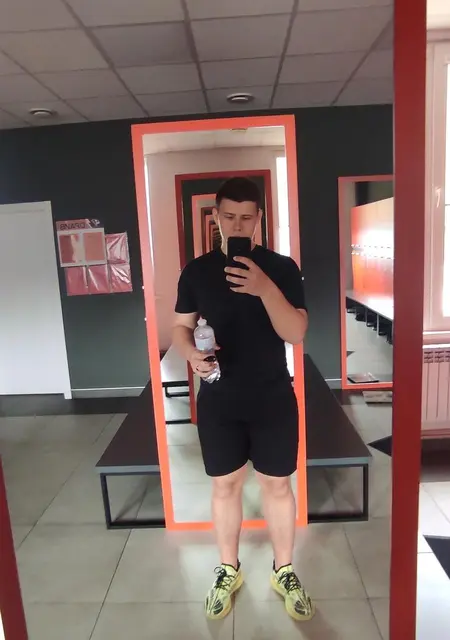 Я Саша, 21, знакомлюсь без обязательств в Прилуках