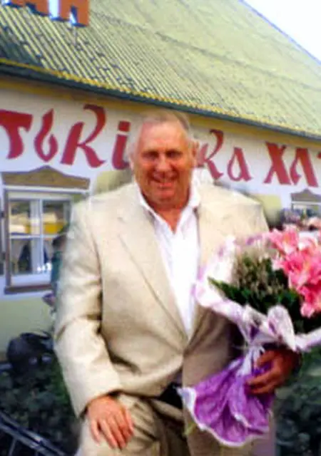 Я Анатолий, 73, из Киева, ищу знакомства без обязательств