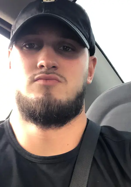 Я Віталій, 22 років з Тернополя, шукаю знайомства на одну ніч