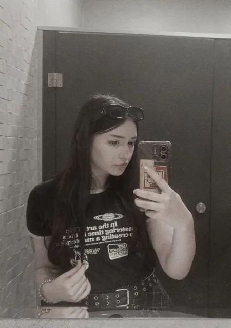 Лиза з Донецька, мені 25 років, познайомлюсь на одну ніч