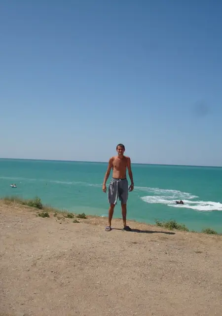 Я Артем, 40, из Харькова, ищу знакомства на одну ночь