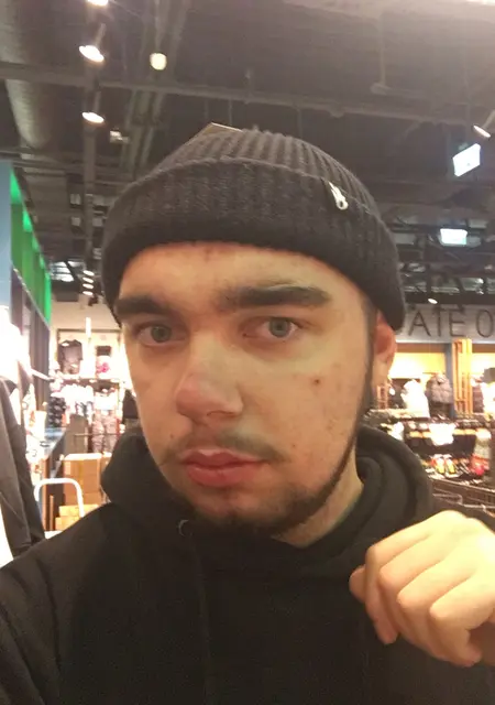 Dima из Ровно, мне 21, познакомлюсь на одну ночь