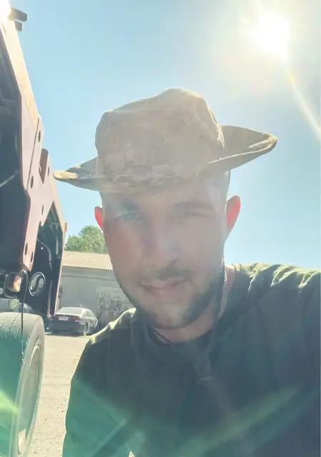 Леонид з Миколаєва, мені 27 років, познайомлюсь без зобов'язань