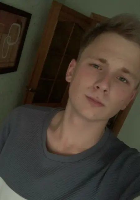Я Андрей, 21, из Кропивницкого, ищу знакомство для дружбы