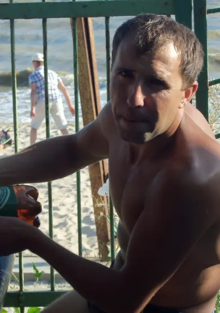 Я Вел, 45 років з Луганська, шукаю знайомства без зобов'язань