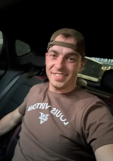 Игорь з Луганська, мені 28 років, познайомлюсь для приємного проведення часу