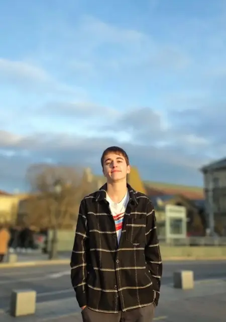 Я Владимир, 20 років, знайомлюсь для постійних стосунків у Дніпрі