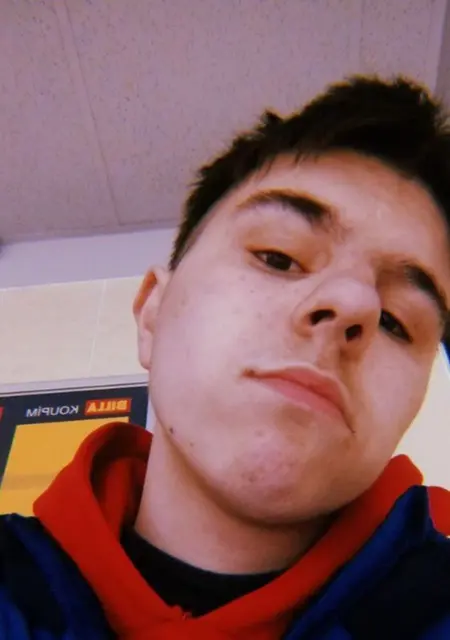 Я Богдан, 20, из Харькова, ищу знакомства без обязательств