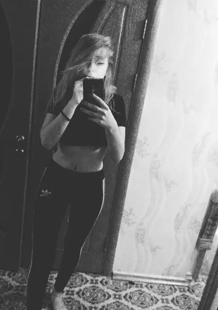 Я Валерия, 25 років з Донецька, шукаю знайомства без зобов'язань