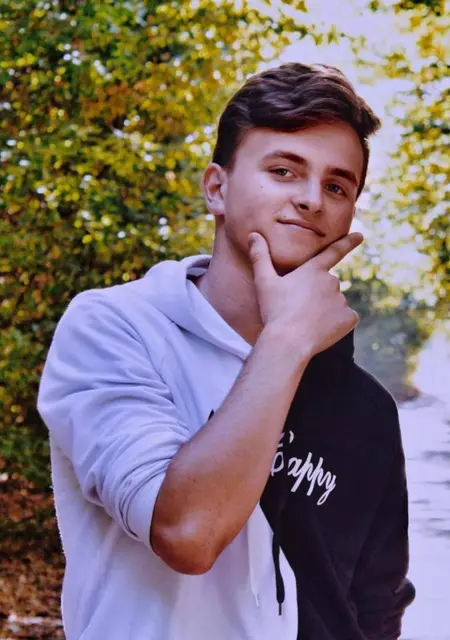 Я Сергій, 29, из Львова, ищу знакомства на одну ночь