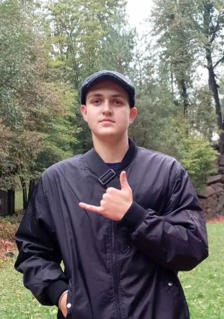 Ярик из Ватутина, ищу на сайте знакомства на одну ночь