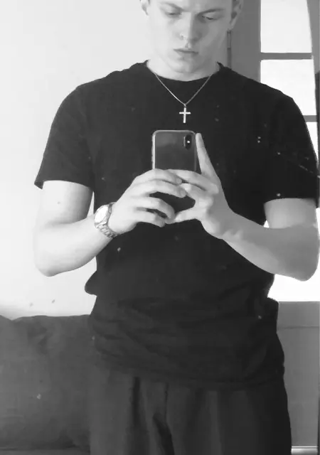 Я Leo, 21, из Познани, ищу знакомства без обязательств