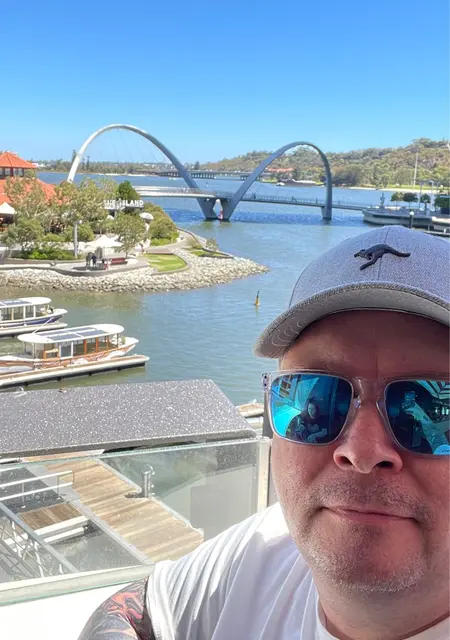 I'm Danny, 45 from Leicester, seeking connections for chat