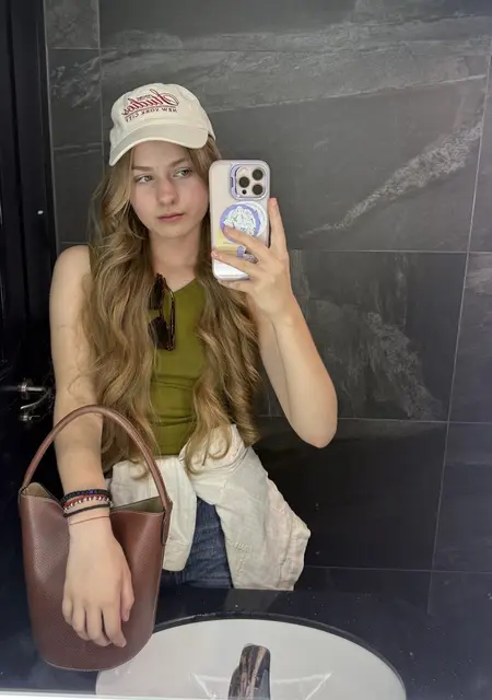 Я Anna, 18, из Львова, ищу знакомства на одну ночь