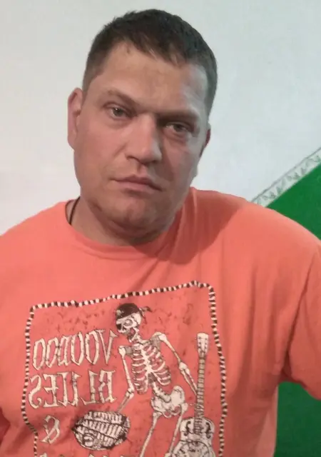 Я Рома, 42, из Новопскова, ищу знакомства без обязательств