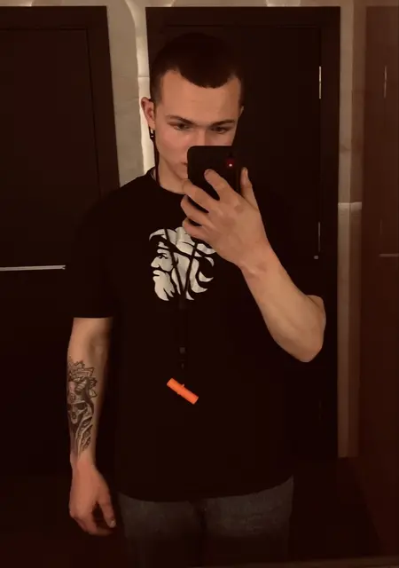 Я Максим, 21, из Нойштадт-ан-дер-Вайнштрасе, ищу знакомство для вирта