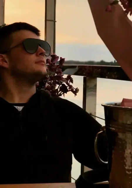 Я Павел, 24, из Конотопа, ищу знакомства на одну ночь