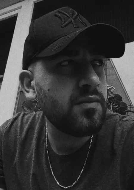 Ali из Дюссельдорфа, мне 25, познакомлюсь без обязательств