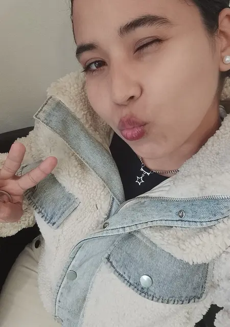 Soy Shirley, 25 años de Torrelavega, busco conocer gente para lío de una noche