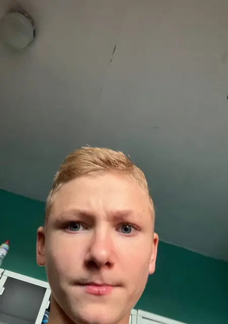 Vlad з Луцька, мені 20 років, познайомлюсь на одну ніч