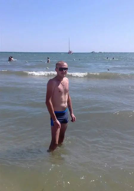 Я Евгений, 30, из Борисполя, ищу знакомства без обязательств