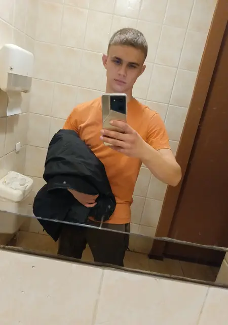 Я Alex, 21, знакомлюсь на одну ночь в Луганске