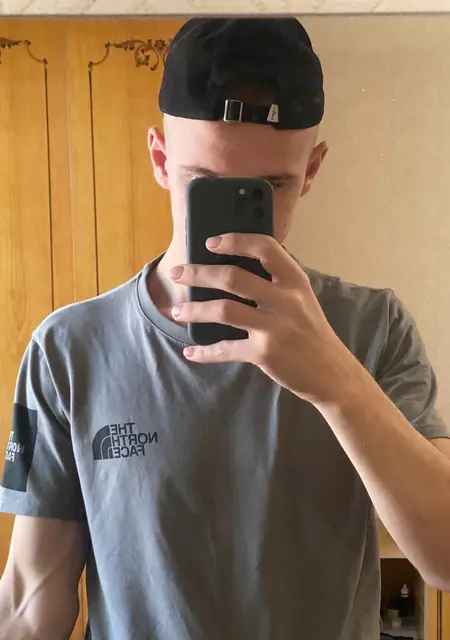 Я Антон, 20, знакомлюсь на одну ночь в Николаеве