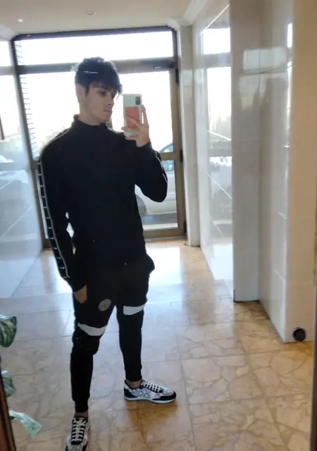 Soy Alejandro, 25 años, conociéndome para relación sin ataduras en Santander