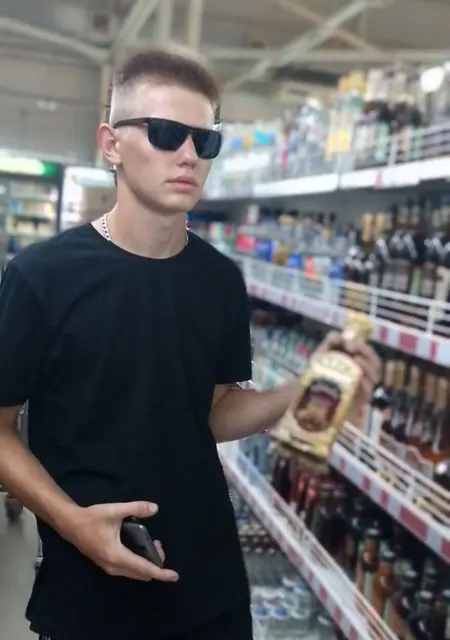 Я Влад, 20, знакомлюсь без обязательств в Луганске