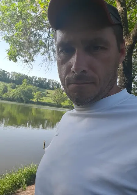 Андрей из Харькова, мне 46, познакомлюсь для общения