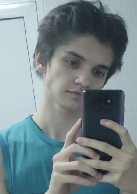 Я Тимур, 18, из Борисова, ищу знакомство для приятного времяпровождения