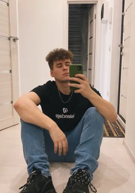 Я Alex, 19, из Полтавы, ищу знакомства без обязательств