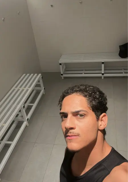 Я Carlos Eduardo, 22, знакомлюсь без обязательств в Кастельдефельсе