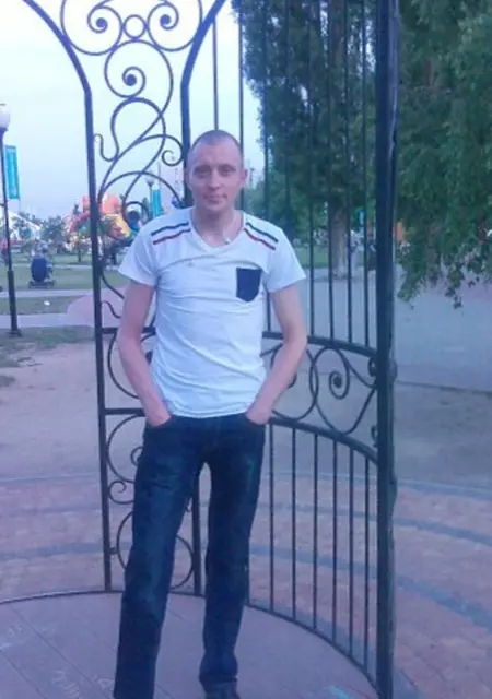 Я Виталий, 42 років, знайомлюсь для відкриті стосунки у Горлівці