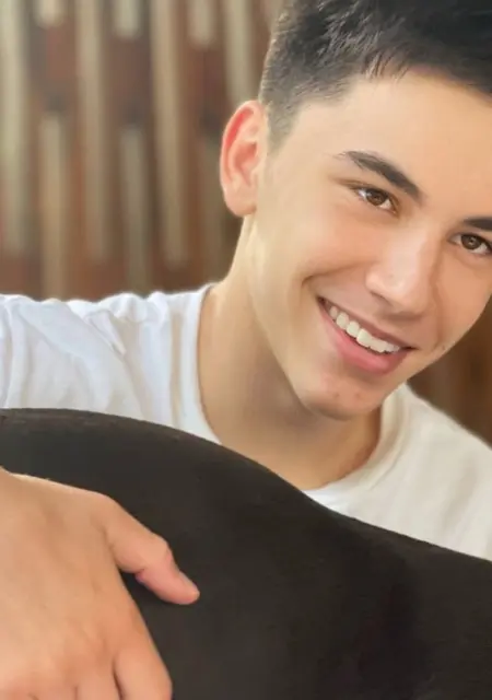 Давид из Харькова, мне 18, познакомлюсь на одну ночь