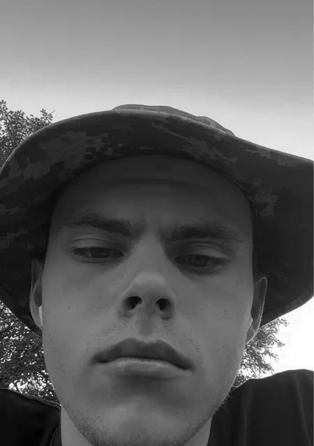 Я Даня, 19, из Кропивницкого, ищу знакомства без обязательств