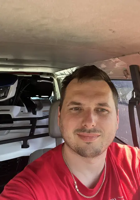 Віталій из Ивано-Франковска, ищу на сайте приятное времяпровождение