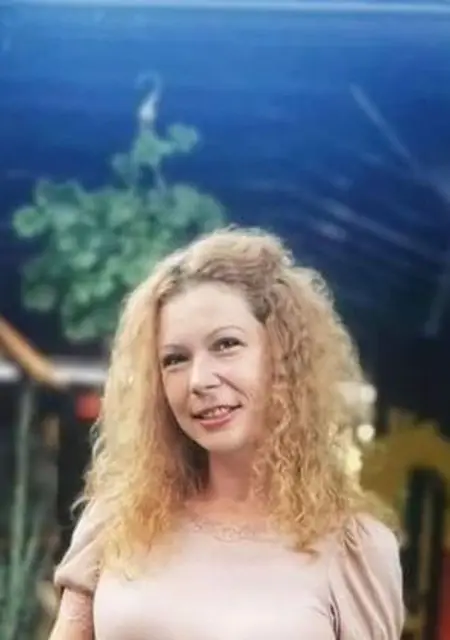 Mia из Бухареста, мне 42, познакомлюсь