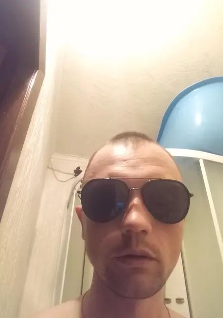 Я Динис, 34, из Новопскова, ищу знакомства на одну ночь