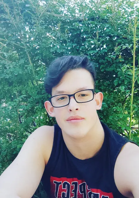 Я Вадим, 26, из Харькова, ищу знакомства без обязательств