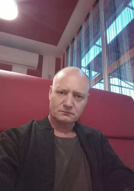 Я Александр, 46, из Макеевки, ищу знакомства без обязательств