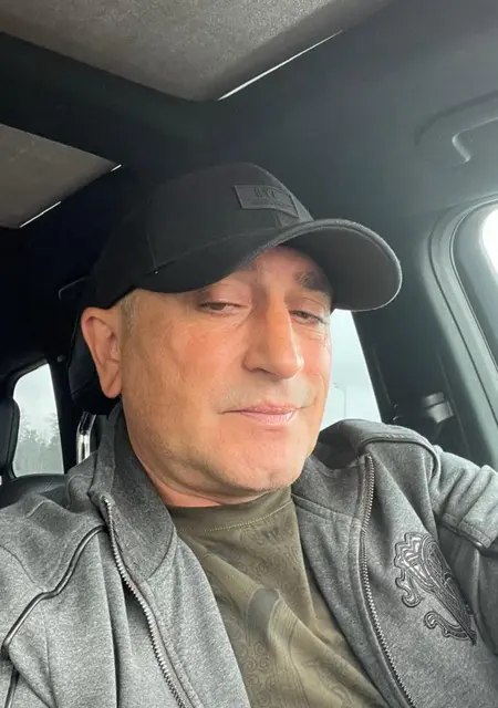 Я Колесников, 45, знакомлюсь для приятного времяпровождения в Тбилиси