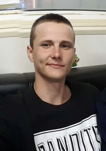 Дима из Харькова, ищу на сайте знакомства без обязательств