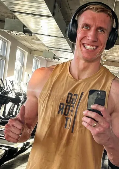 Я Виктор, 25, из Тарновске-Гуры, ищу знакомство для приятного времяпровождения